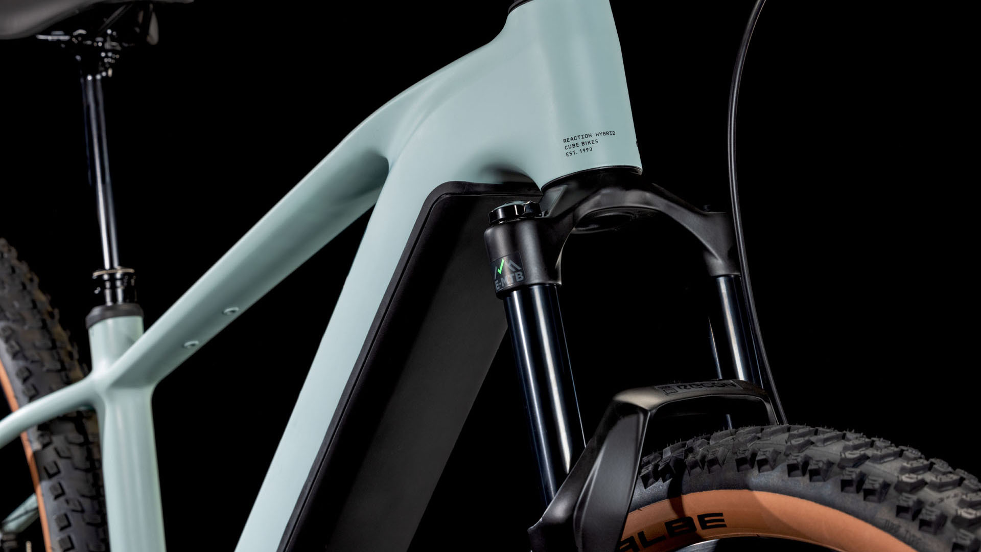 Reaction Hybrid Race 800